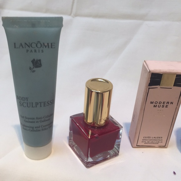 Estée Lauder Makeup Set - Picture 3 of 7